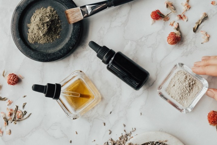 Aromatherapy Essential Oils for treating Ears and Eyes